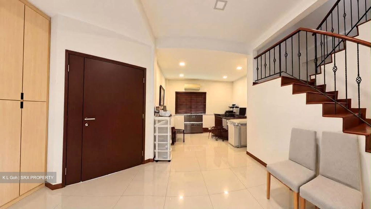 Sunset Way (D21), Terrace #637373671
